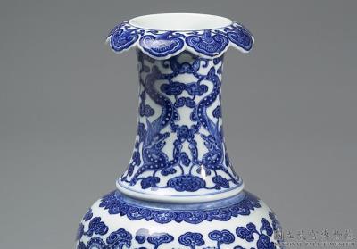 图片[2]-Floral-rim vase with clouds and dragons in underglaze blue, Qing dynasty, Qianlong reign (1736-1795)-China Archive